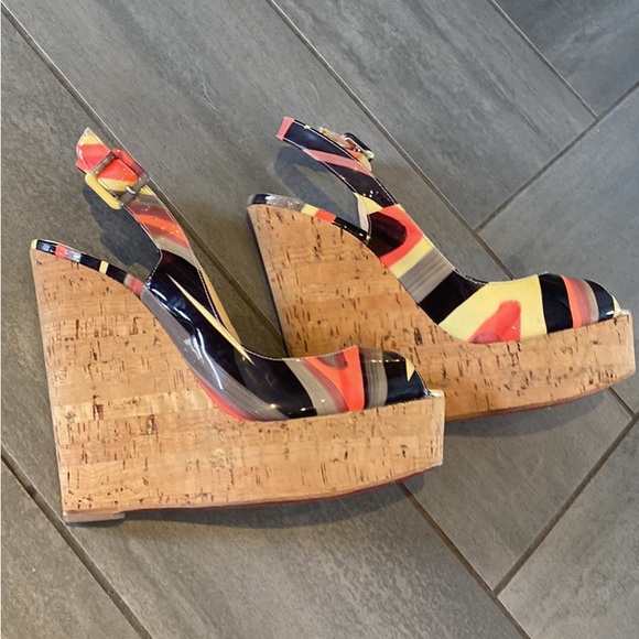 Luxury 100% Authentic Christian Louboutins from the Une Plume Line Designer - Picture 3 of 5